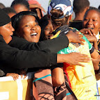 Tour de Free State Südafrika 2012: Schulkinder freuen sich mit Ashleigh Moolman