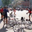 Die Bikes erhoel sich erst einmal von den Strapazen und machen ein Nickerchen auf der Piazza.